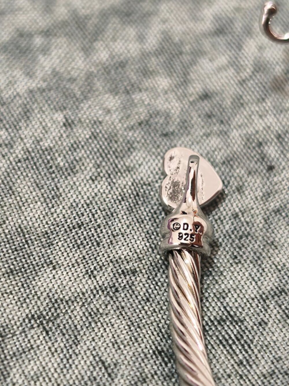 David Yurman Sterling Silver Heart-Shaped Clasp Bracelet With Diamond Accents. - Picture 5 of 6